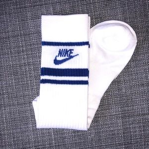 NWOT White & Royal Blue Nike Crew Socks (Large)